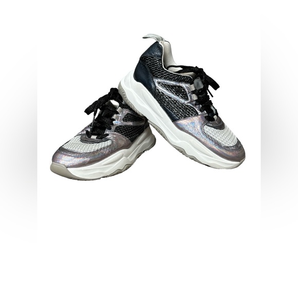 P448 Luke Iridescent Sneakers ( Made in Italy ) - size 39/ 8.5 Womens RETAIL$400 - Picture 9 of 11
